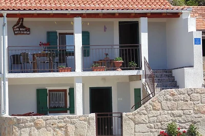 Ferienhaus in Starigrad mit Garten