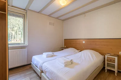 Comodo bungalow con doccia a vapore, a De...