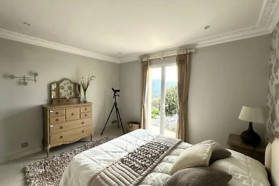 Villa in Valcros mit Pool und Meerblick