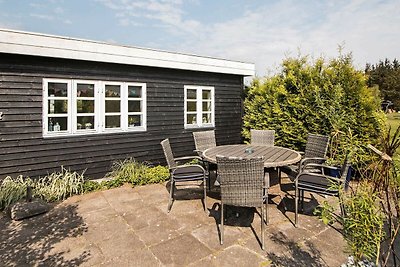 Geräumiges Ferienhaus in Logstor mit Terrasse