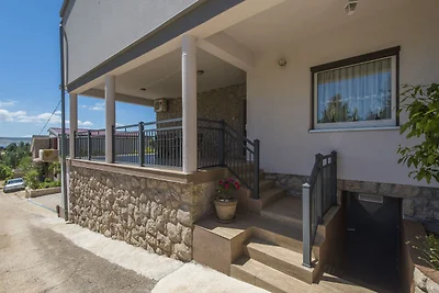 Wohnung in Starigrad Paklenica mit Terrasse