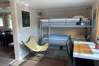Tranquillo cottage vicino al lago Hjalmaren