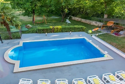 Villa a Šušnjevica con piscina