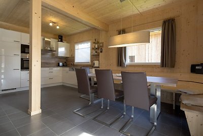 Ruim chalet met infraroodsauna