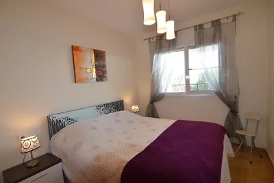 Moderne Wohnung mit Pool in Meeresnähe