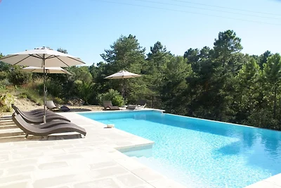 Wunderschöne Wohnung in Montauroux mit Pool