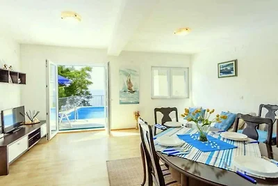 Villa in Tučepi mit Schwimmbecken