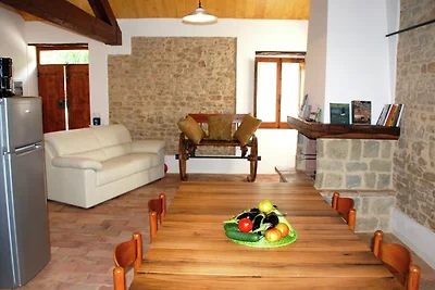 Caratteristico casale a Barchi (Marche)