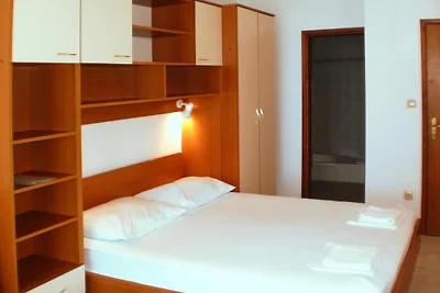 Apartments Ivan in Omis-Nemira, nahe zum...