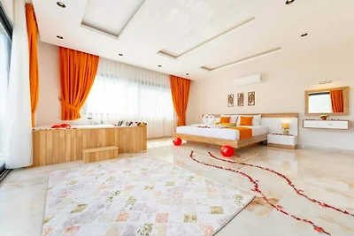 Villa in Kalkan mit Schwimmbecken