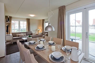 Freistehende Villa Strand 400m entfernt.