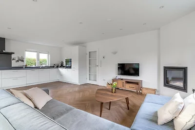 Modern eingerichtetes Ferienhaus für 6...