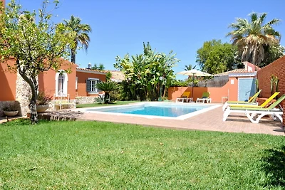 Villa in einer ruhigen Gegend mit privatem Po...