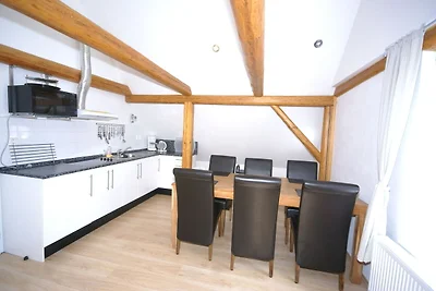 Moderno appartamento con piscina a Vidochov