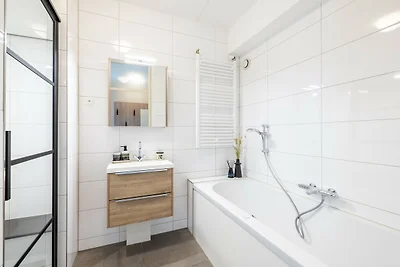 Villa am Wasser mit eigenem Steg