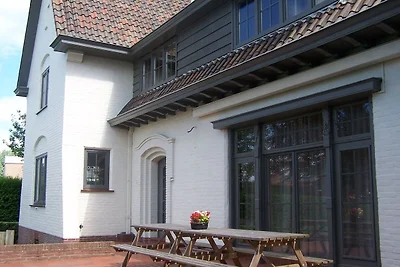 Geräumige Villa mit Sauna in Poperinge