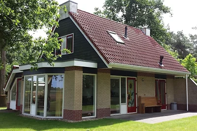 Schönes Ferienhaus mit großem Garten,