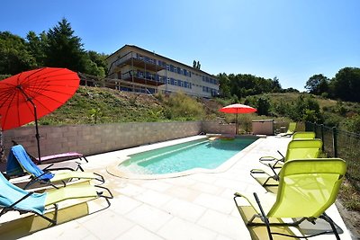 Luxuriöses Landhaus in Cuzy mit Swimmingpool