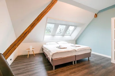 Boerderij in Noardburgum met sauna en hottub