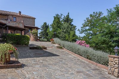 Tranquil Holiday Home in Volterra with Swimmi...