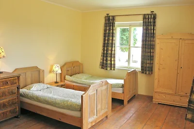 Piacevole casa vacanze a Milire con cortile