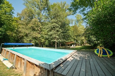 Villa am Fluss in Brandonnet mit Pool