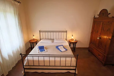 Pittoresca villa con piscina a Sinalunga