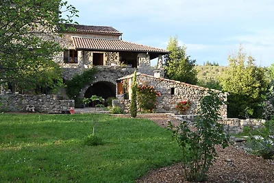 Spaziosa villa con piscina a Largentière