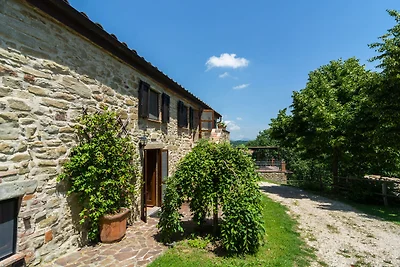 Agriturismo in zona collinare con piscina