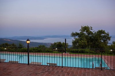 Schöne Villa in Tuoro sul Trasimeno mit Pool