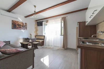 Serene Retreat Holiday Home with Pool - Two B...