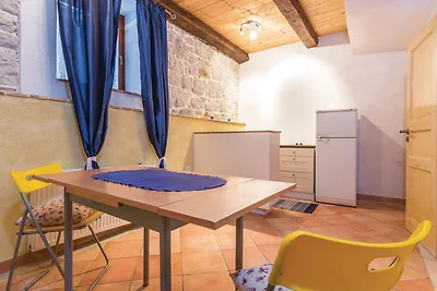 Rustikales Ferienhaus in Vrsar mit Garten