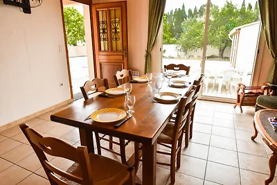 Bella casa vacanza con piscina a Argeliers
