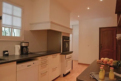 Üppige Villa in Beaucaire mit Swimmingpool