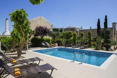 Apartment in Argiroupolis with pool