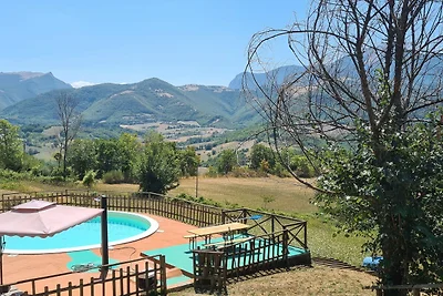 Hillside Villa mit Pool