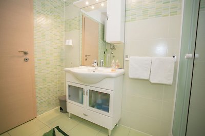 Nice decorated one bedroom apartment with bal...