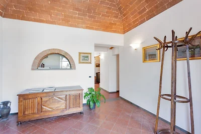 Spaziosa Villa a Empoli con Piscina