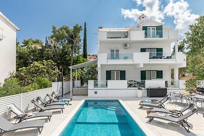 Moderne Ferienwohnung mit Terrasse in Slatine