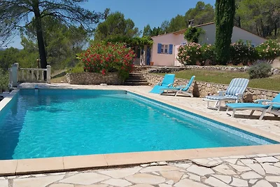 Moderne Villa mit Swimmingpool in Salernes...