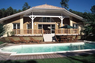 Villa mit einem Kamin 2 km. aus dem Meer