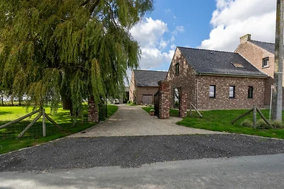 Großzügiges Ferienhaus mit Teich
