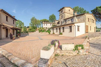Appartamento di Charme a Montone con Giardino