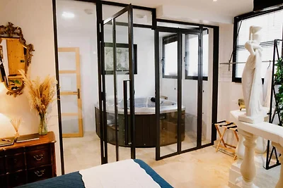 Diane Jacuzzi Suite – Erster Concierge