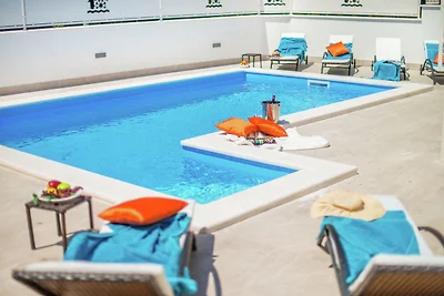 Moderne villa in Novigrad met privézwembad
