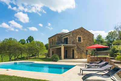 Ruhiges Ferienhaus mit Pool