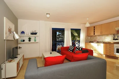 Modernes Apartment in Arrecife mit Terrasse