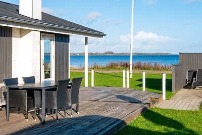 Wunderschönes Ferienhaus in Sjolund am Meer