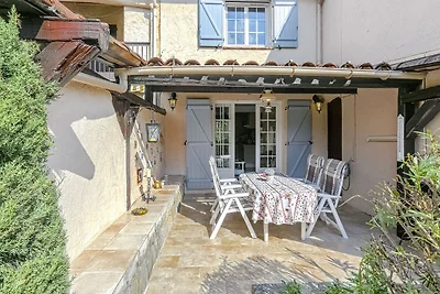 Moderna casa vacanze con piscina