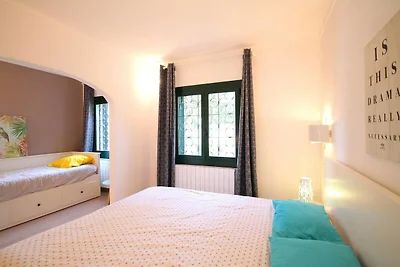 Huis met grote tuin en privézwembad